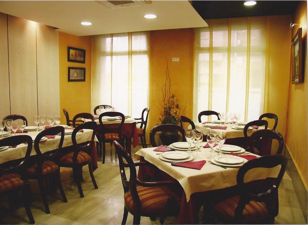 Hostal Torres San Leonardo de Yagüe Eksteriør bilde
