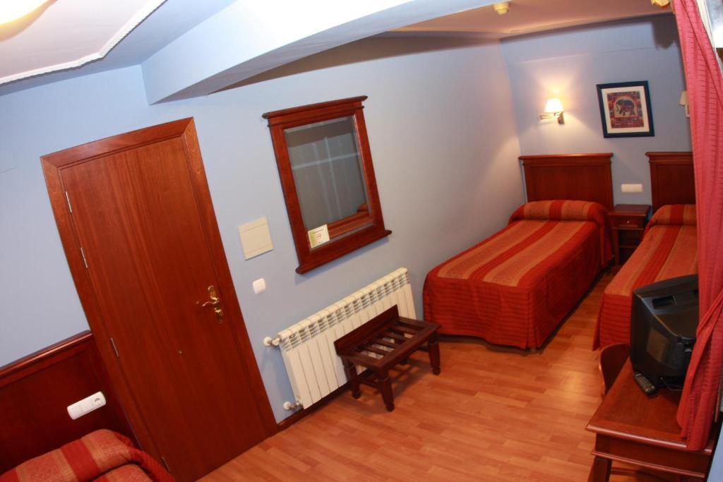 Hostal Torres San Leonardo de Yagüe Rom bilde