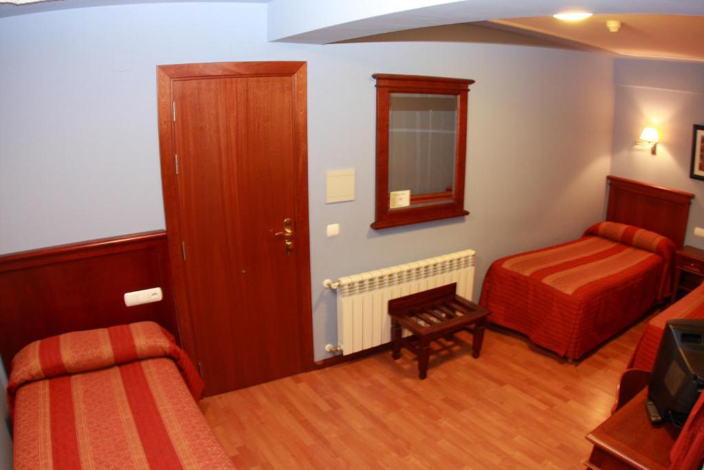 Hostal Torres San Leonardo de Yagüe Rom bilde