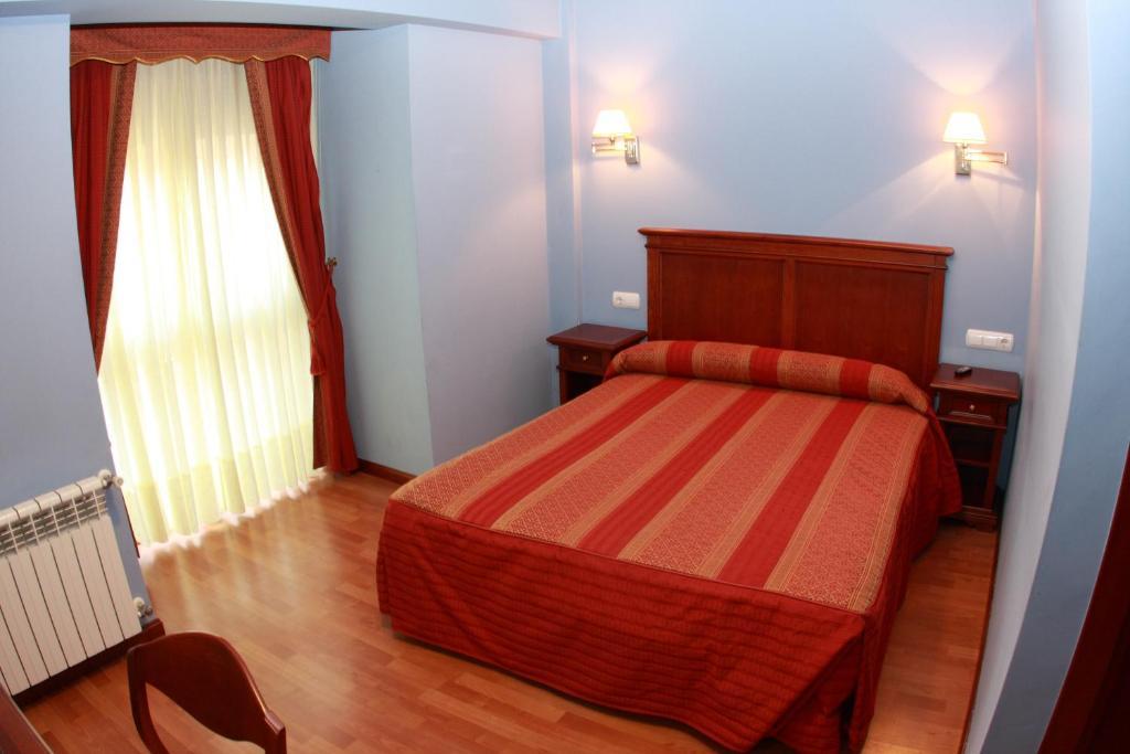 Hostal Torres San Leonardo de Yagüe Rom bilde
