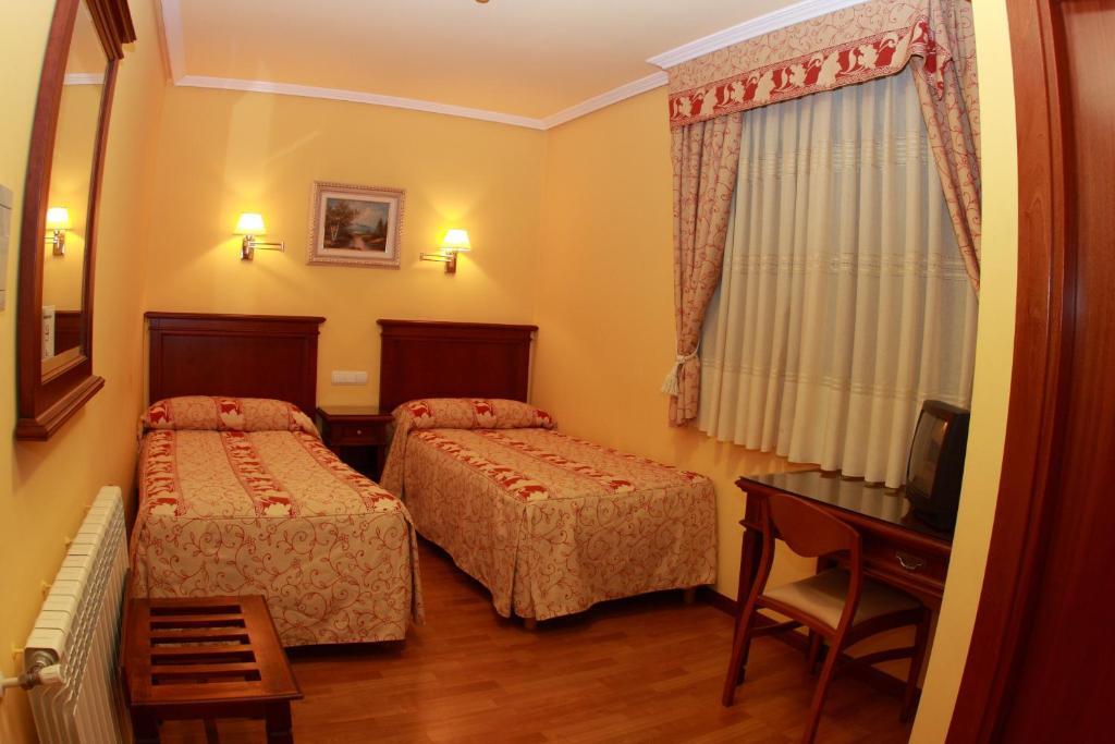 Hostal Torres San Leonardo de Yagüe Rom bilde