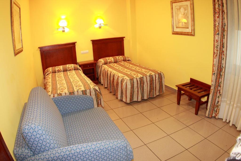 Hostal Torres San Leonardo de Yagüe Rom bilde